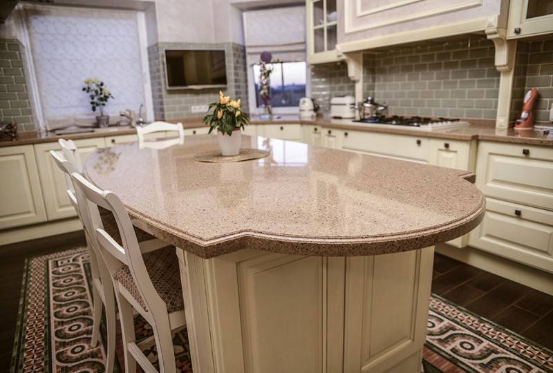Кухонный стол из искусственного камня: мраморный стол для кухни, описание