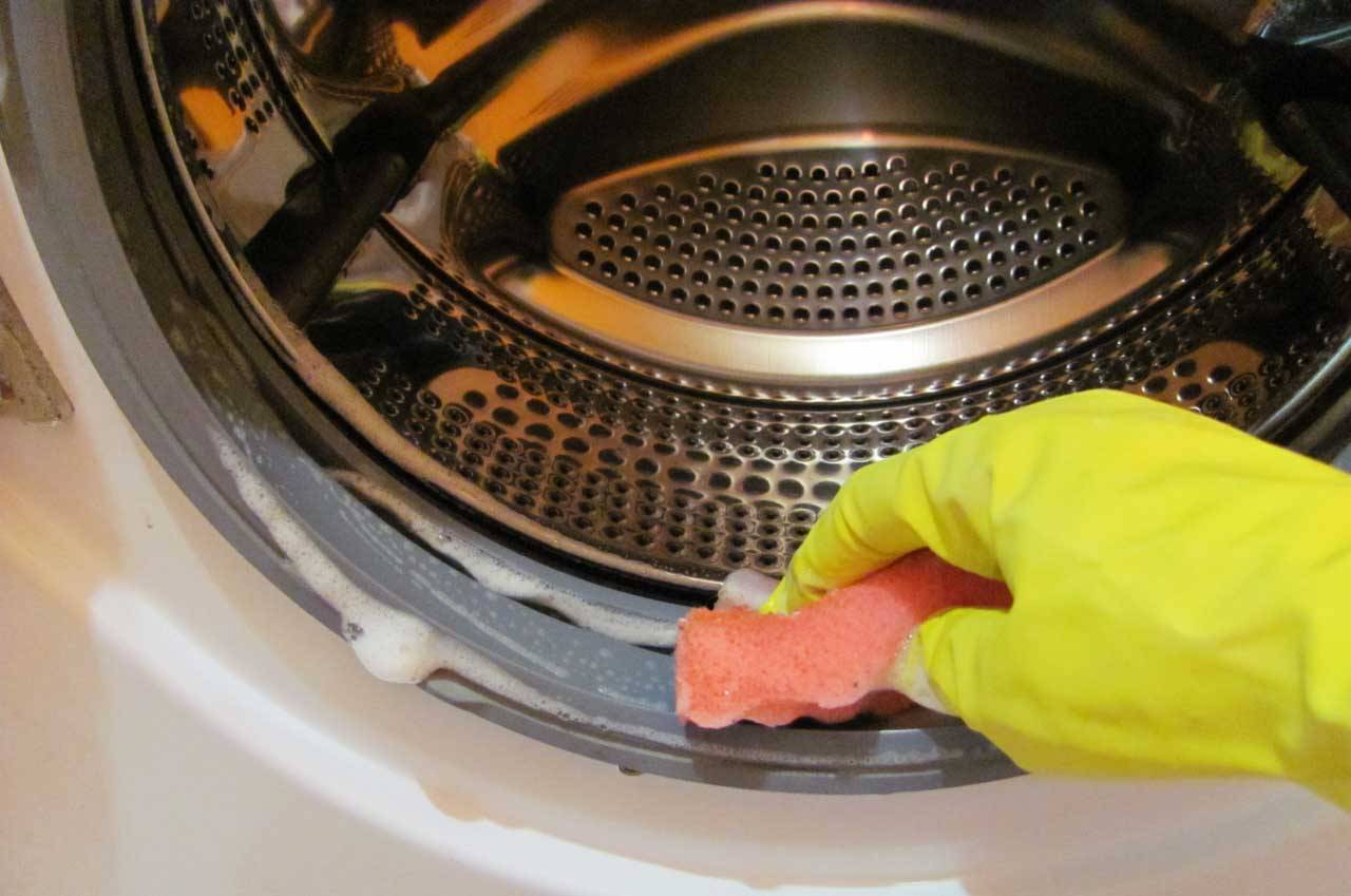 Как очистить стиральную машину от запаха и грязи в домашних условиях: способы