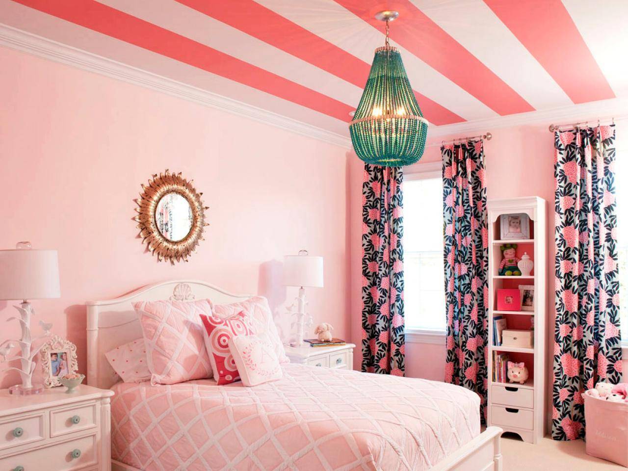 Комната в розовых тонах. Розовые стены в спальне. Комната для девочки розового цвета. Розовая комната для девушки. Спальня в розовых тонах.
