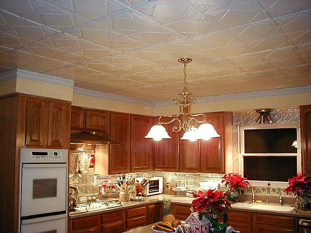 Потолок для кухни – какой лучше?