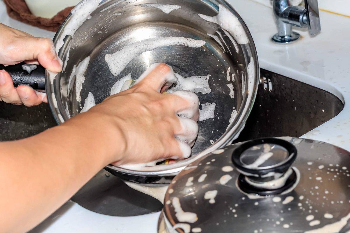 Как очистить сковороду от нагара снаружи и внутри в домашних условиях | моя кухня