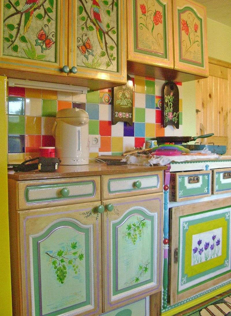 Реставрация кухонного гарнитура: как обновить старую кухню своими руками