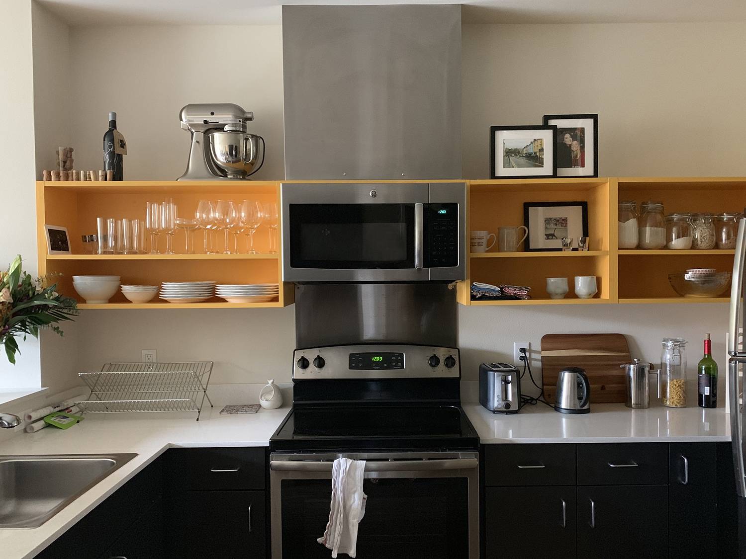 Стеллаж на кухню для бытовой техники: фото и видео кухонных полок