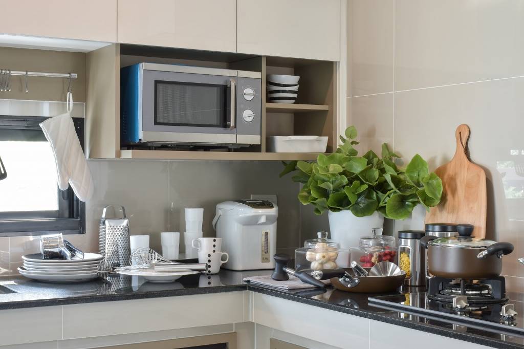 Как расположить телевизор на кухне: фото, примеры, рекомендации. – блог про кухни: все о кухне – kuhnyamy.ru