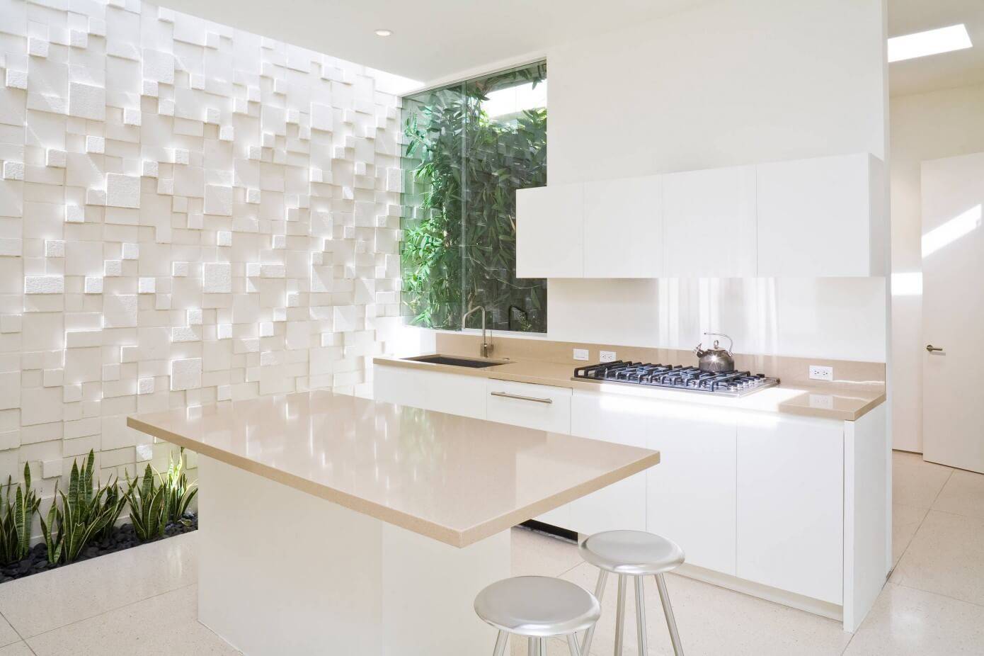 Современные и практичные идеи дизайна стен на кухне (+45 фото)