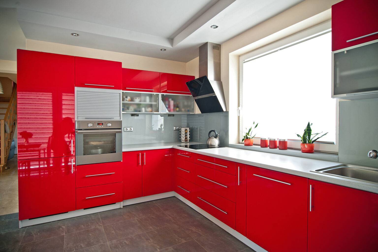 Красная кухня в интерьере : возможные сочетания в дизайне
красная кухня в интерьере : возможные сочетания в дизайне