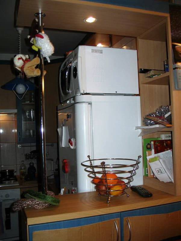 Можно ли ставить микроволновку на холодильник?