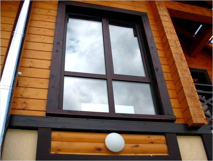 Как установить пластиковое окно в деревянном доме самостоятельно, с монтажом обсады