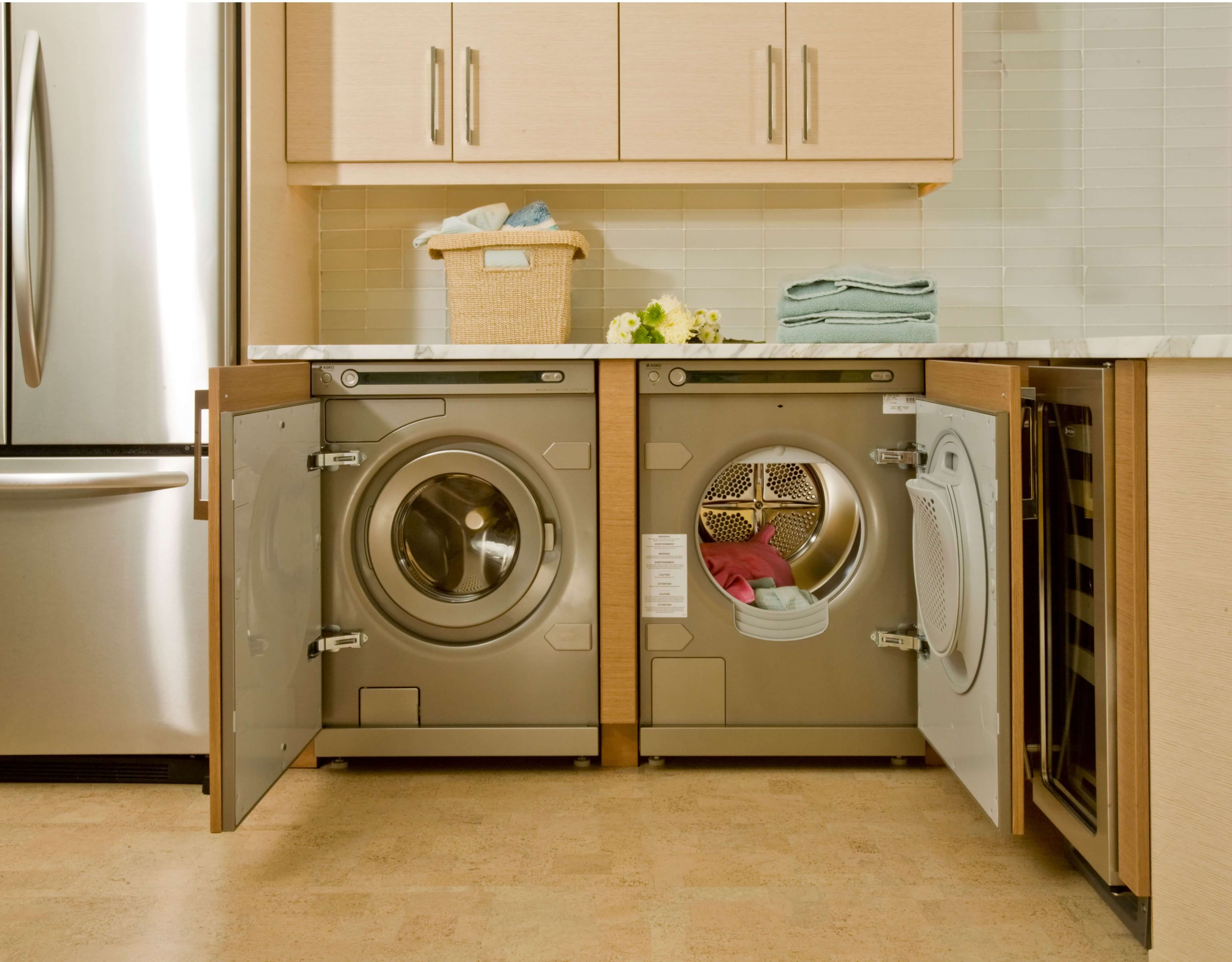 Как встроить стиральную машину на кухне и ванной в шкаф