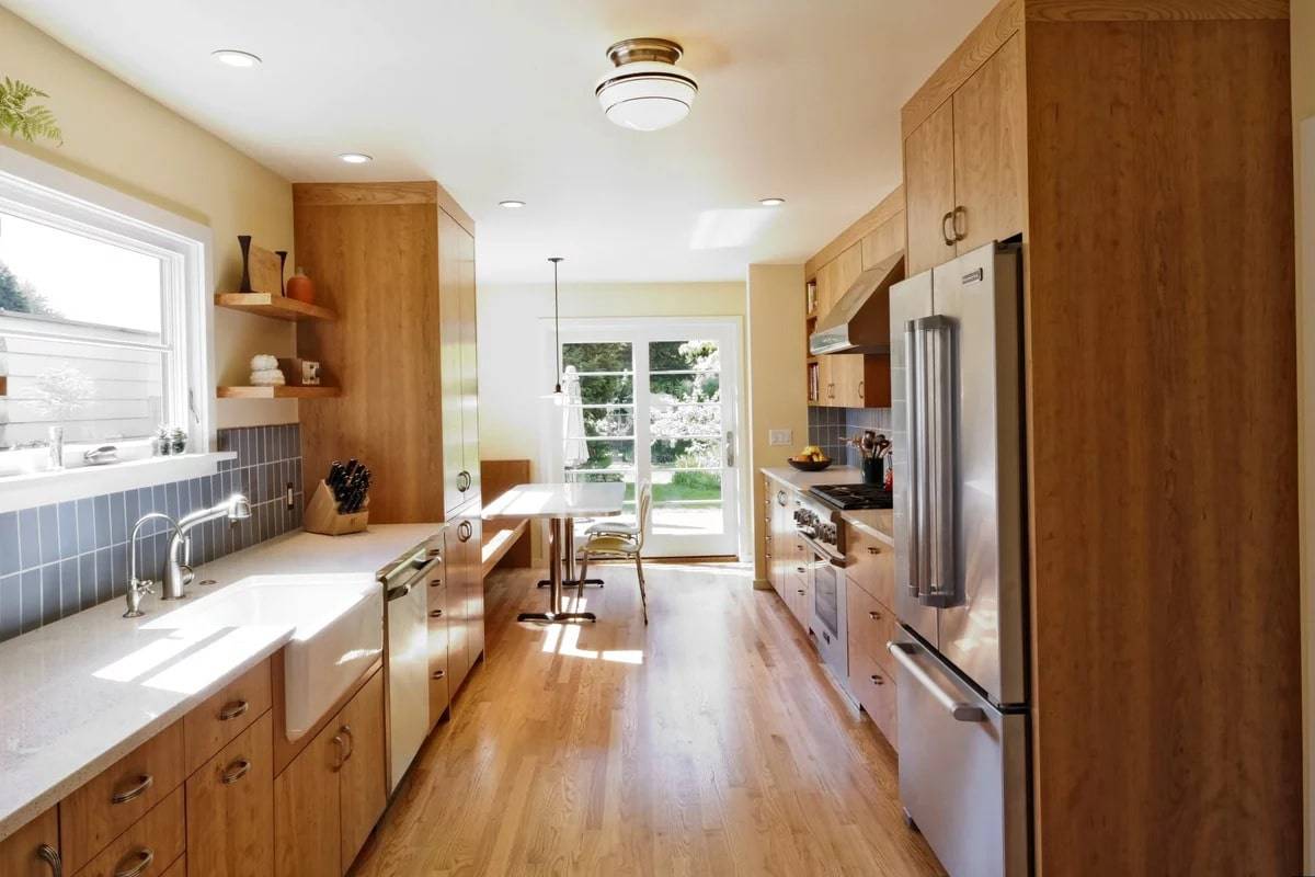 Дизайн узкой кухни: избавляем комнату от туннельного синдрома