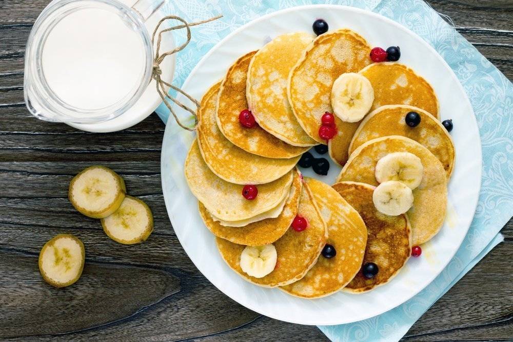 7 классных рецептов банановых панкейков — лучше завтрака не придумаешь