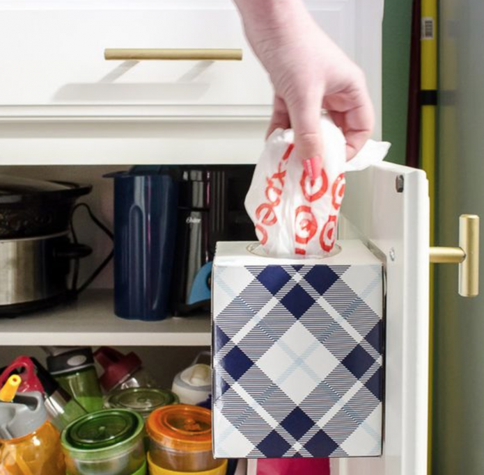 Как хранить пакеты на кухне, чтобы они были под рукой и не занимали много места