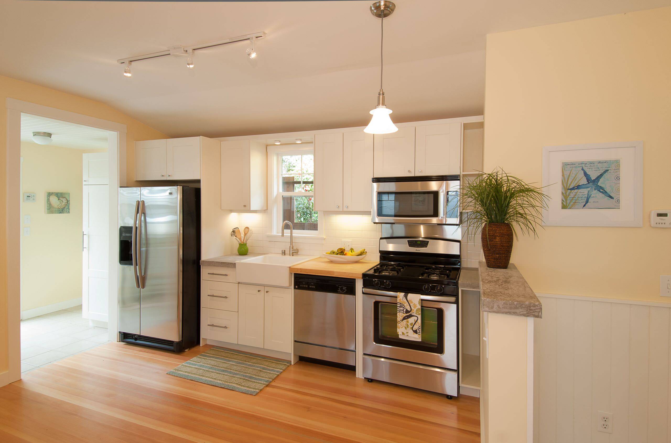 Дизайн кухни со встроенным холодильником: стили и цветовые комбинации