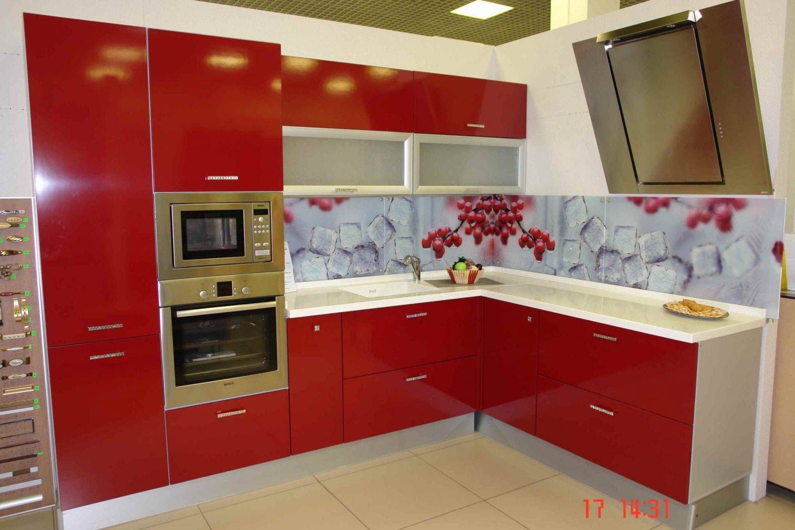 Бордовый в интерьере кухни: 80 фото, сочетания цветов в дизайне