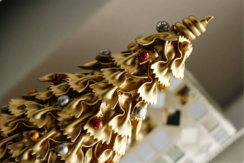 Поделки из макарон - украшение и оформление интересных подарков (110 фото)