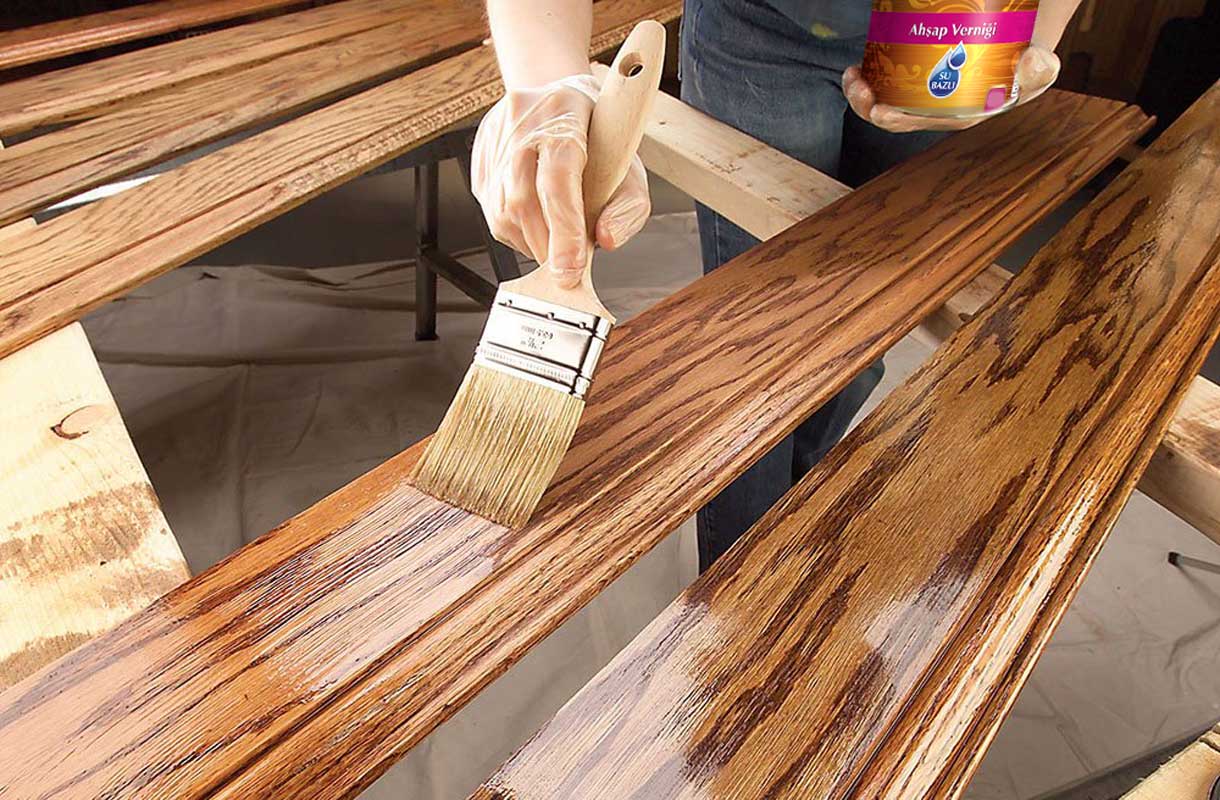 Особенности покраски деревянных изделий при наружном применении