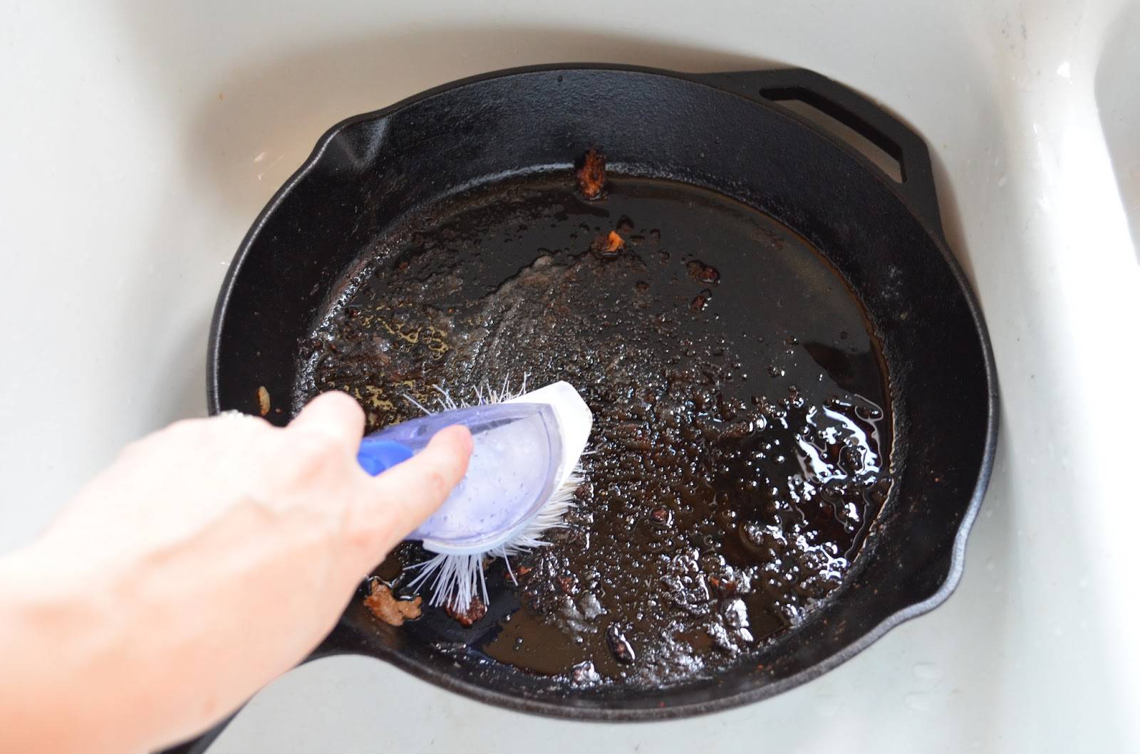 Как очистить сковороду от нагара - проверенные способы