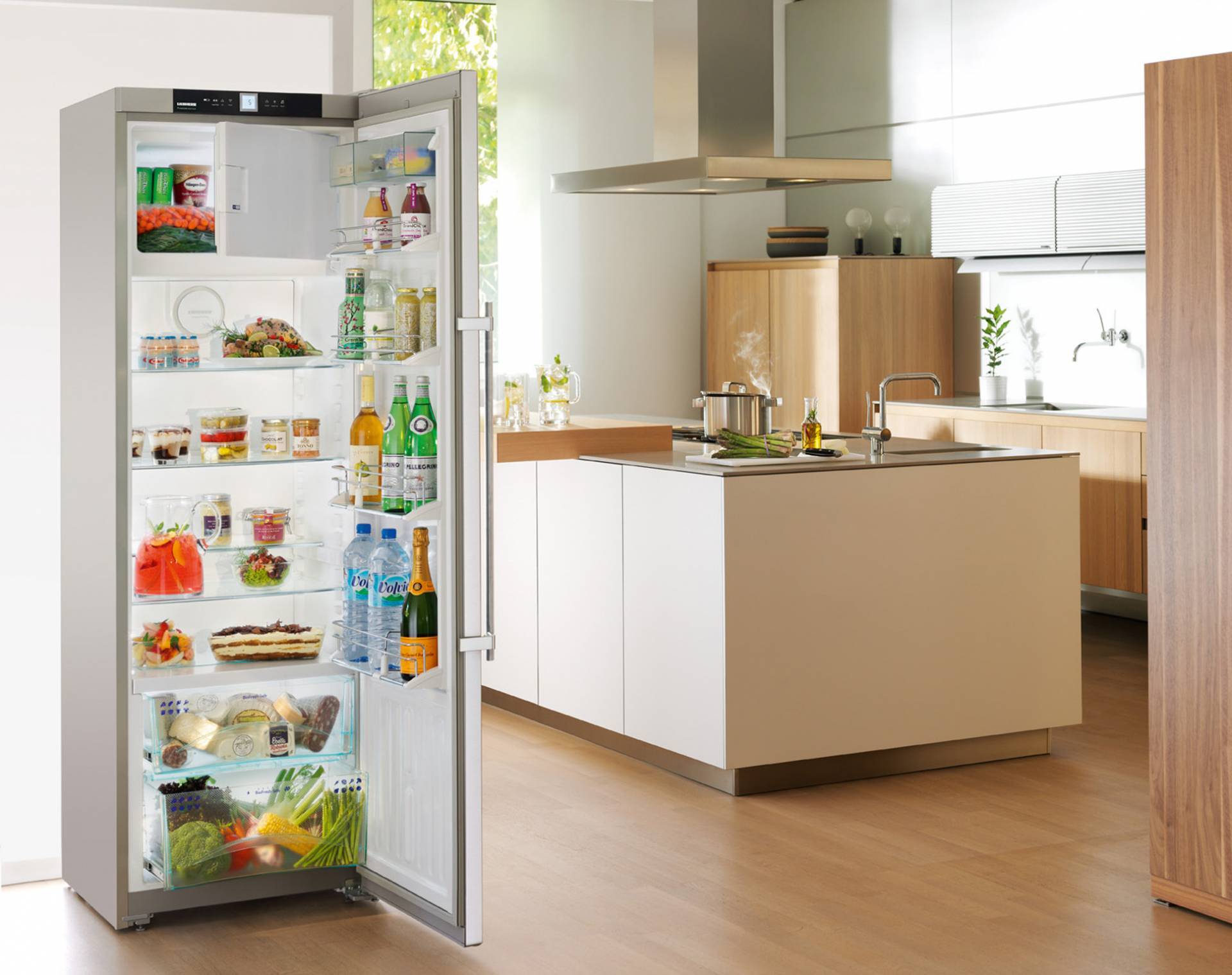 Фирмы производителей холодильников. Холодильник. Бытовые холодильники. Красивый холодильник. Холодильник качественный и недорогой.