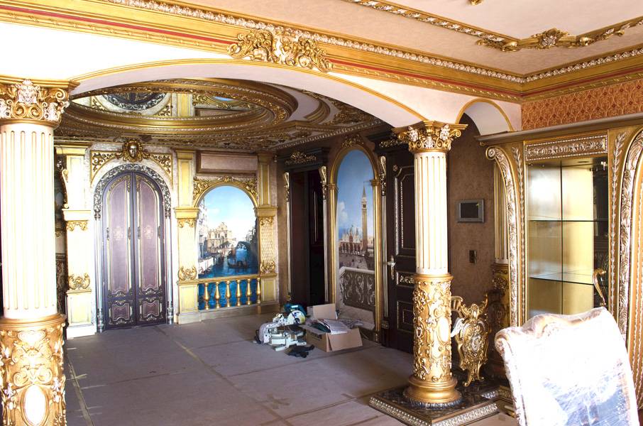 Барокко в интерьере гостиной, кухни и спальни: фото и идей