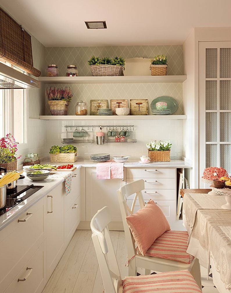 Интерьер кухни в стиле прованс в деревянном загородном доме с элементами лофта, угловая малогабаритная кухня - 21 фото