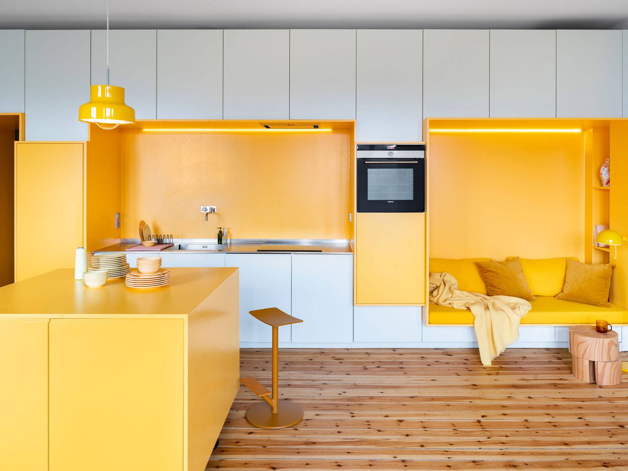 Интерьер кухни желтого цвета