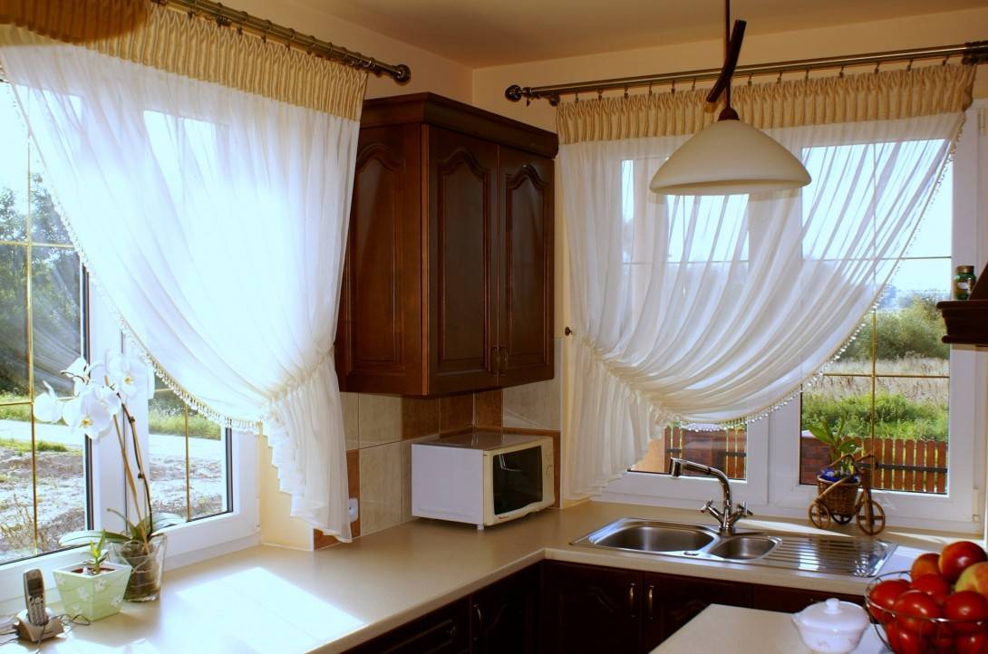 Какие шторы выбрать на кухню – 8 современных моделей кухонных штор