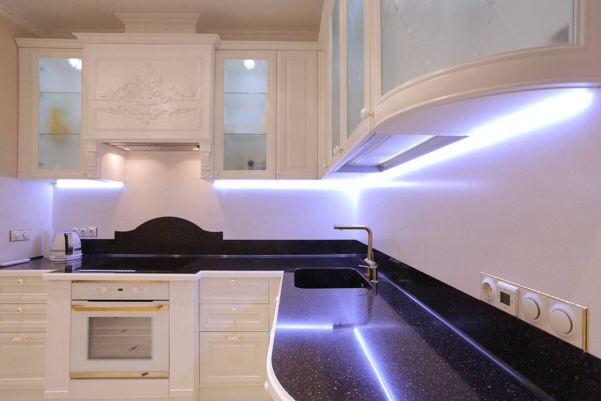 Точечные светильники на кухне: 50+ фото примеров, как выбрать