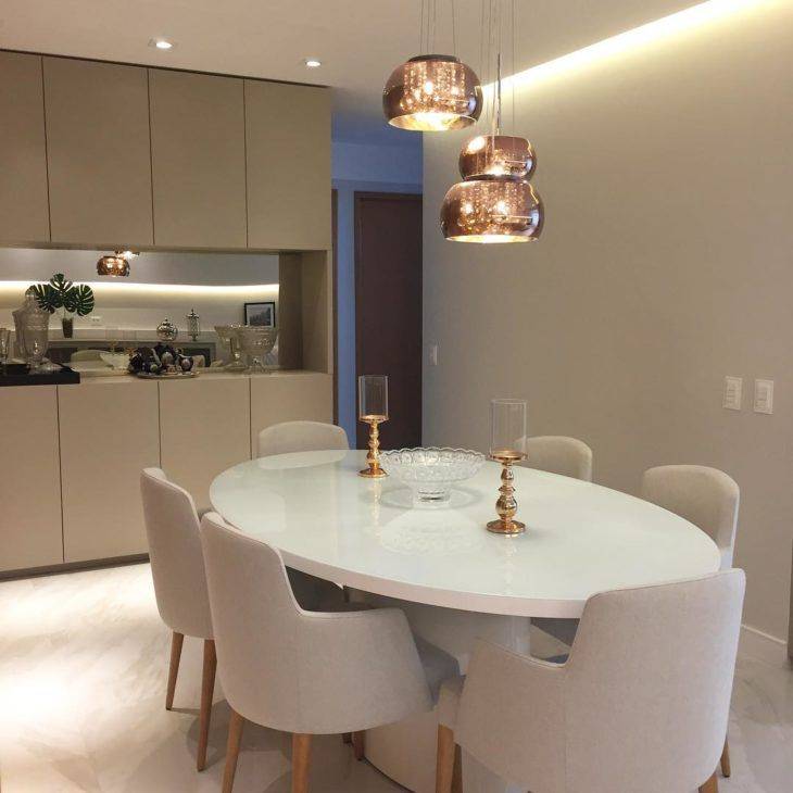Освещение в кухне-гостиной в современном стиле: зонирование, подсветка над островом, дизайн
