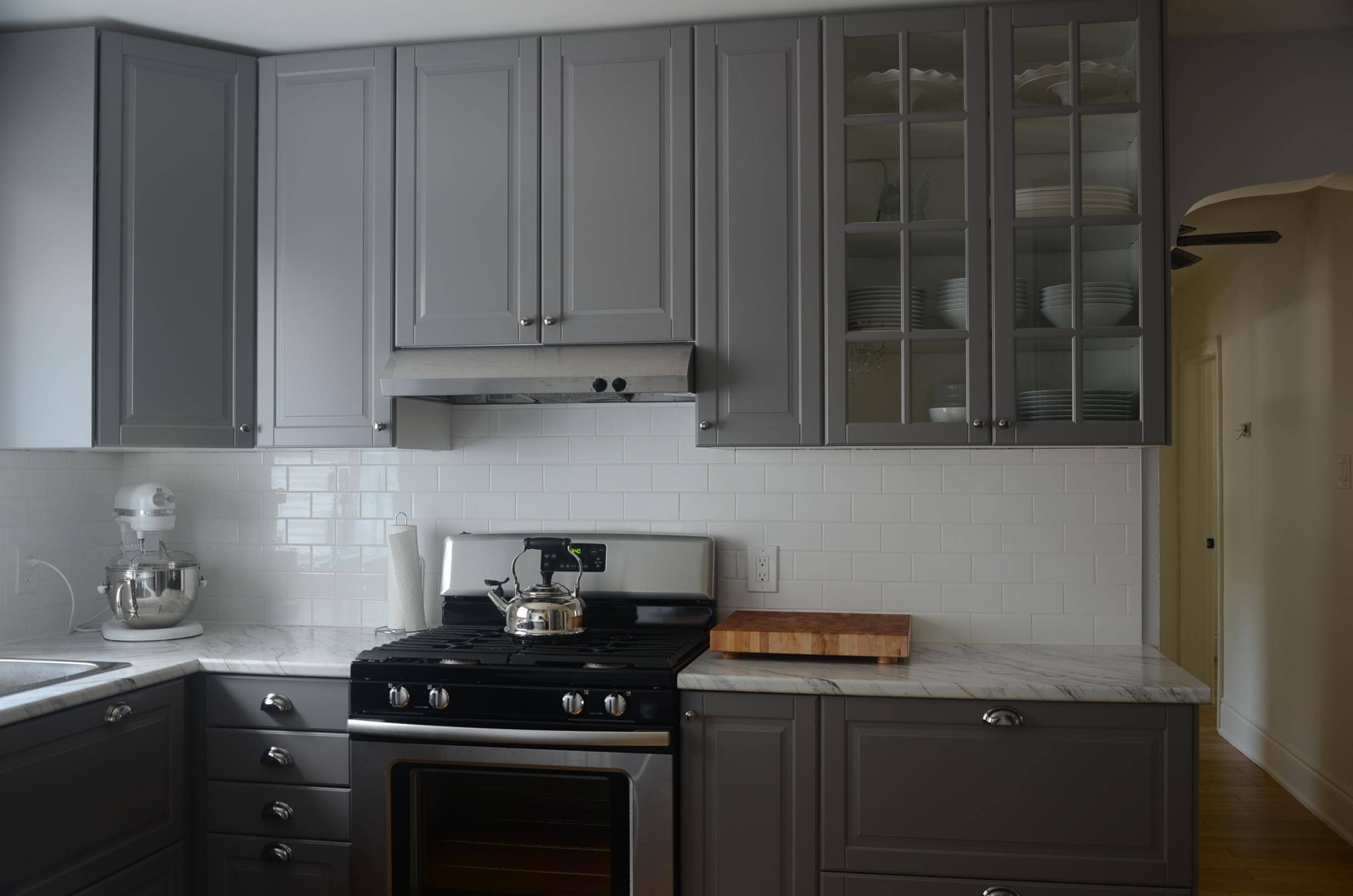 Кухня серого цвета: примеры интерьеров