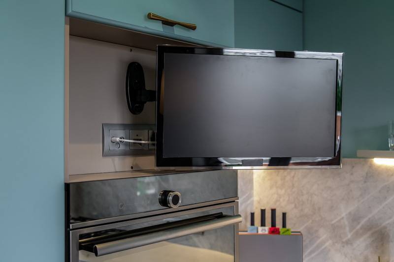 Телевизор на кухню: примеры как расположить телевизор в интерьере кухни. 140 фото лучших идей размещения