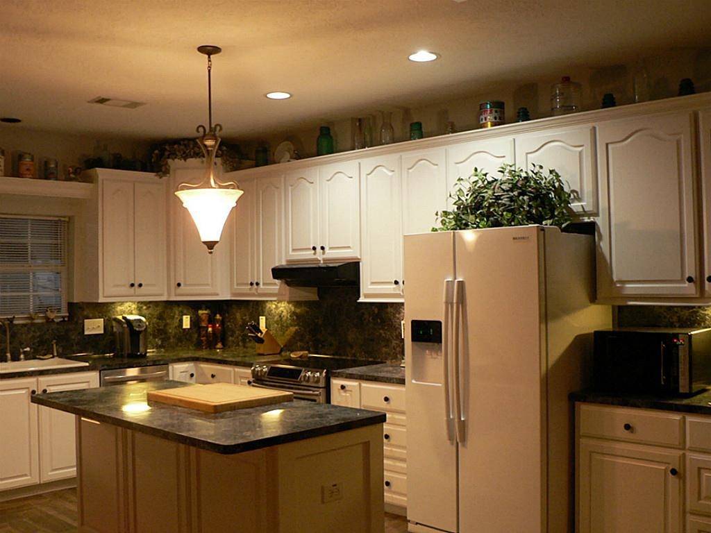 Какой выбрать на кухню светильник: советы