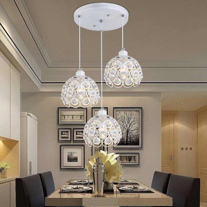 Освещение на кухне потолочное и дополнительное, какие светильники выбрать для дизайна интерьера, люстра над рабочей зоной и обеденным столом