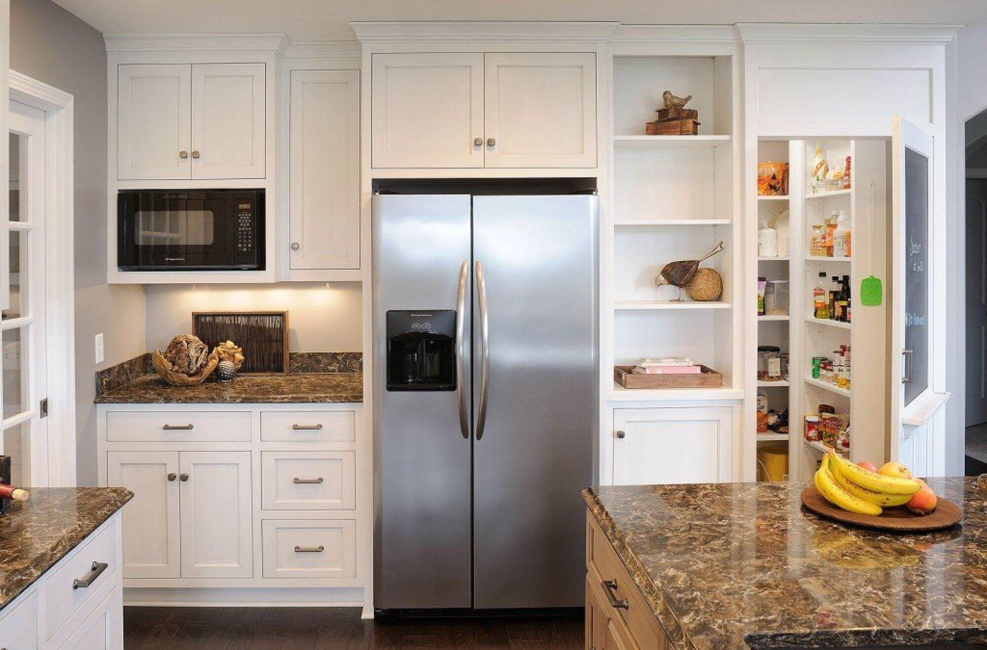 Куда поставить холодильник на кухне: 57 фото, идеи размещения